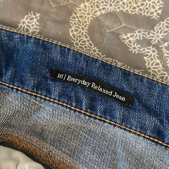 TALBOTS Distressed Raw Hem Medium Wash Cotton Blend Everyday Relaxed Jean Sz 16 - Picture 5 of 9